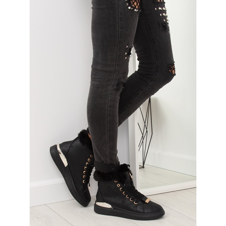 Musta eristetty lenkkarit F506 musta 2