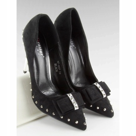 Musta nf-05p Musta nastat nastoilla ja jousella 2