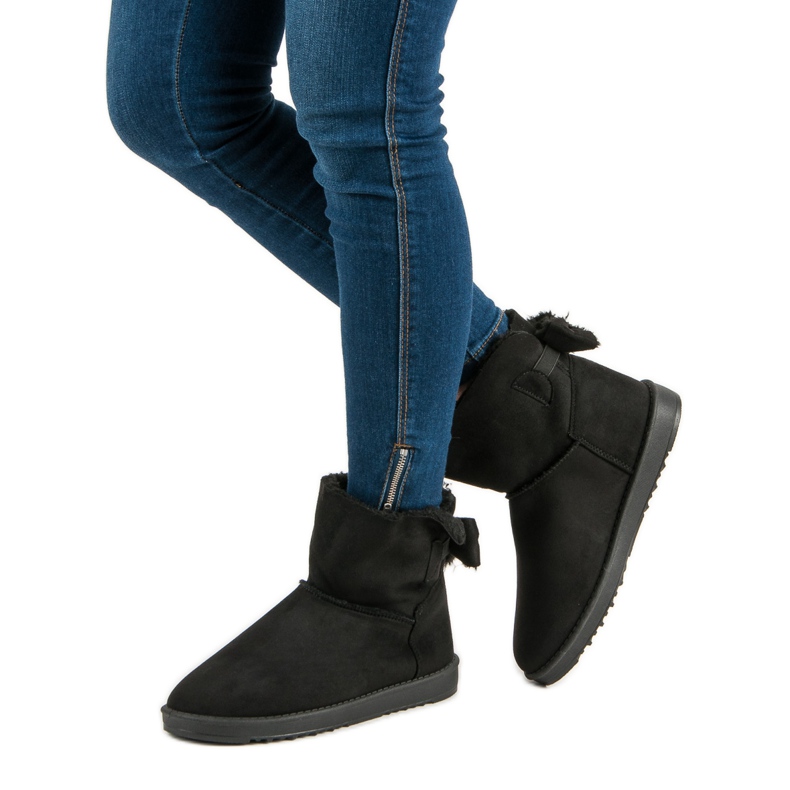 Musta Mukluki jousella 1