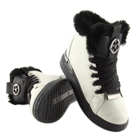 Musta eristetty lenkkarit F506 valkoinen 2