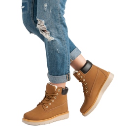 Trappers alustalla ruskea 2