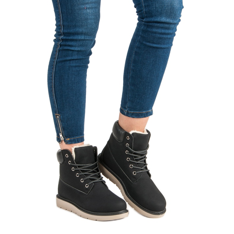 Trappers alustalla musta 2