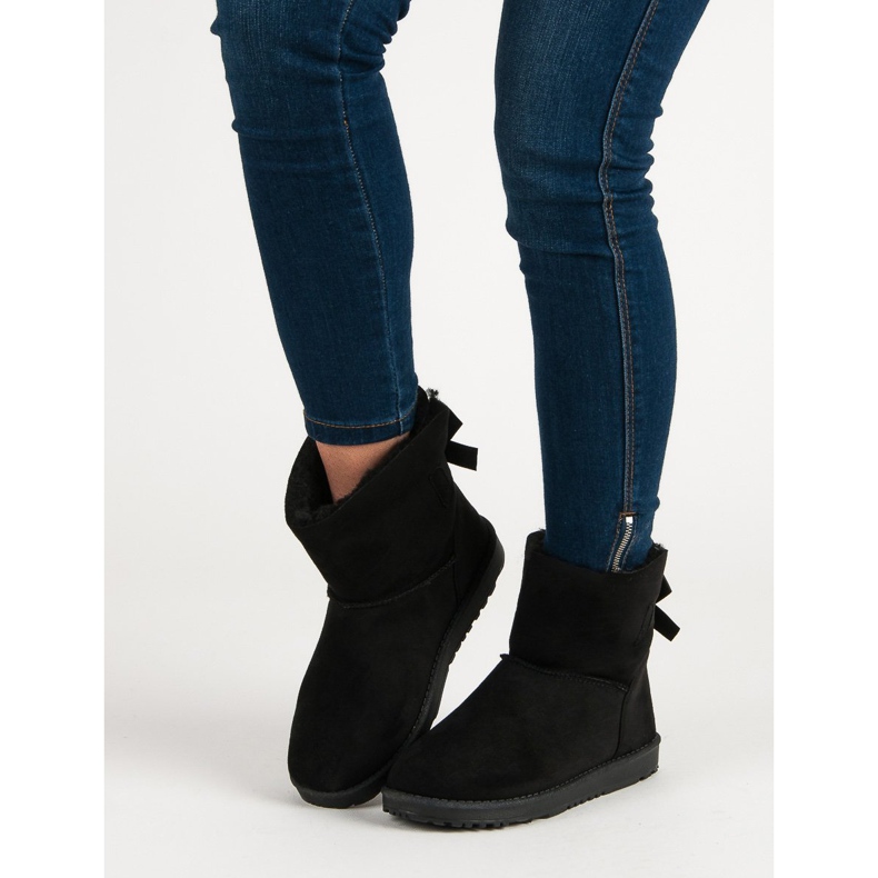 Queentina Musta mukluki, jossa jousi 1