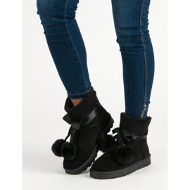 Musta Mukluki Pompeilla 1