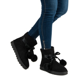 Musta Mukluki Pompeilla 2