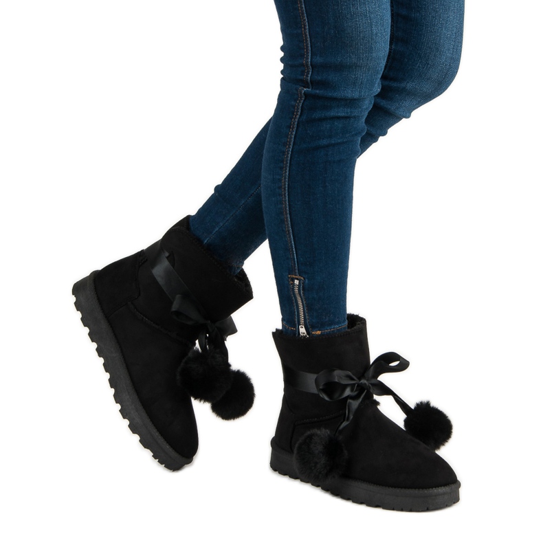 Musta Mukluki Pompeilla 2