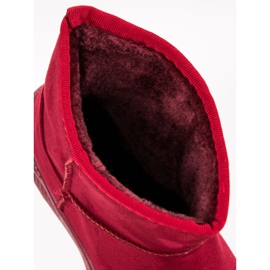 Lumisaappaat lavalla punainen 2