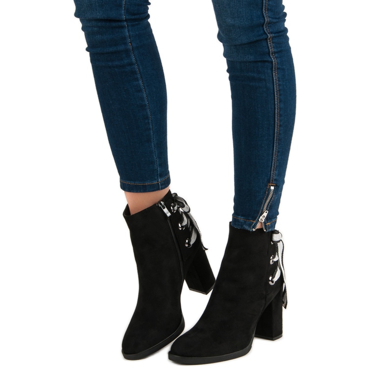 Ideal Shoes Muodikkaat saappaat postauksessa musta 1