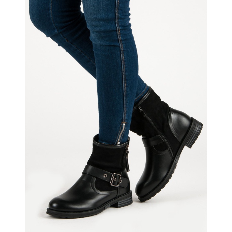 SDS Mustia työntekijöitä musta 1