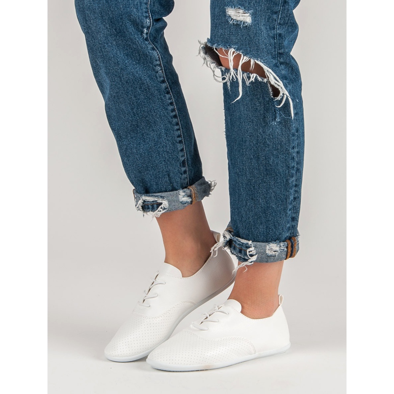 Valkoiset sidotut lenkkarit valkoinen 2 Valkoiset sidotut lenkkarit valkoinen 2