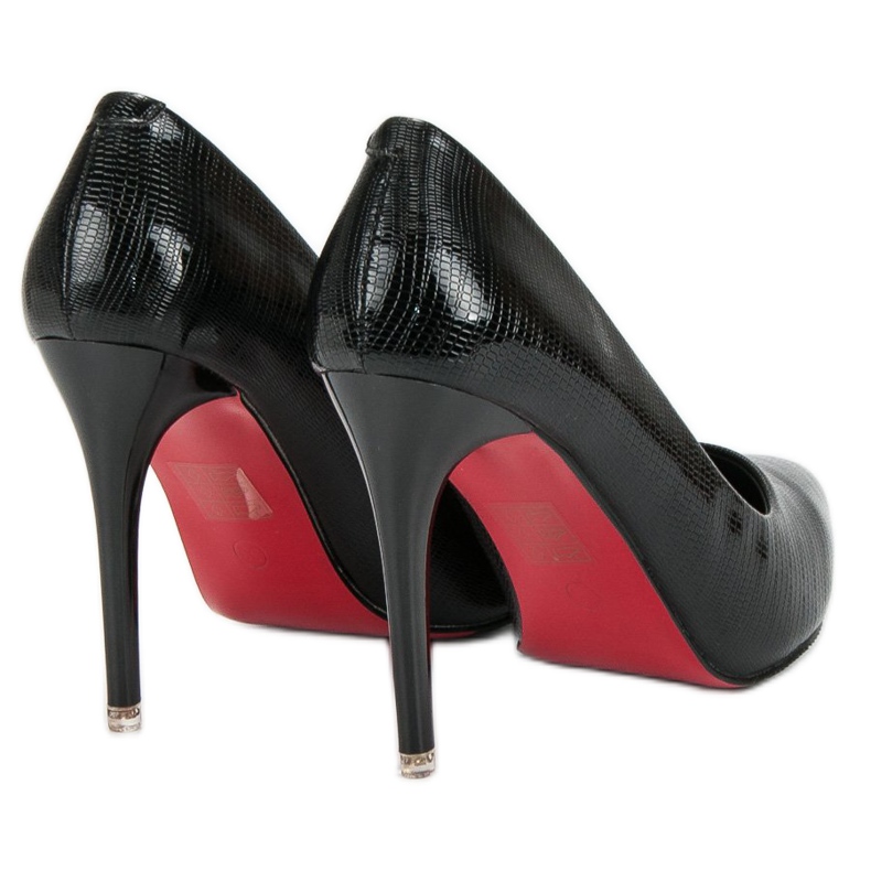 Lakatut mustat nastat 1