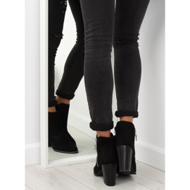 Saappaat vakaalla kantapäällä musta 8576-2 Musta 2