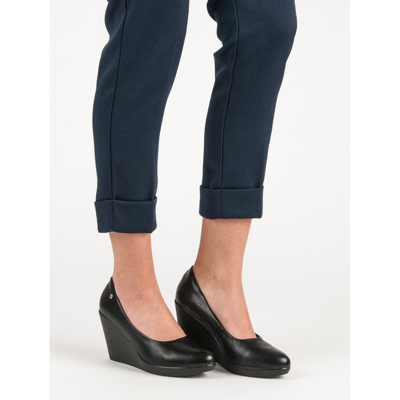 J. Star Mustat kiilapumput 1