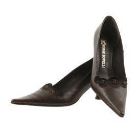 Nahkapumput ruskea 2