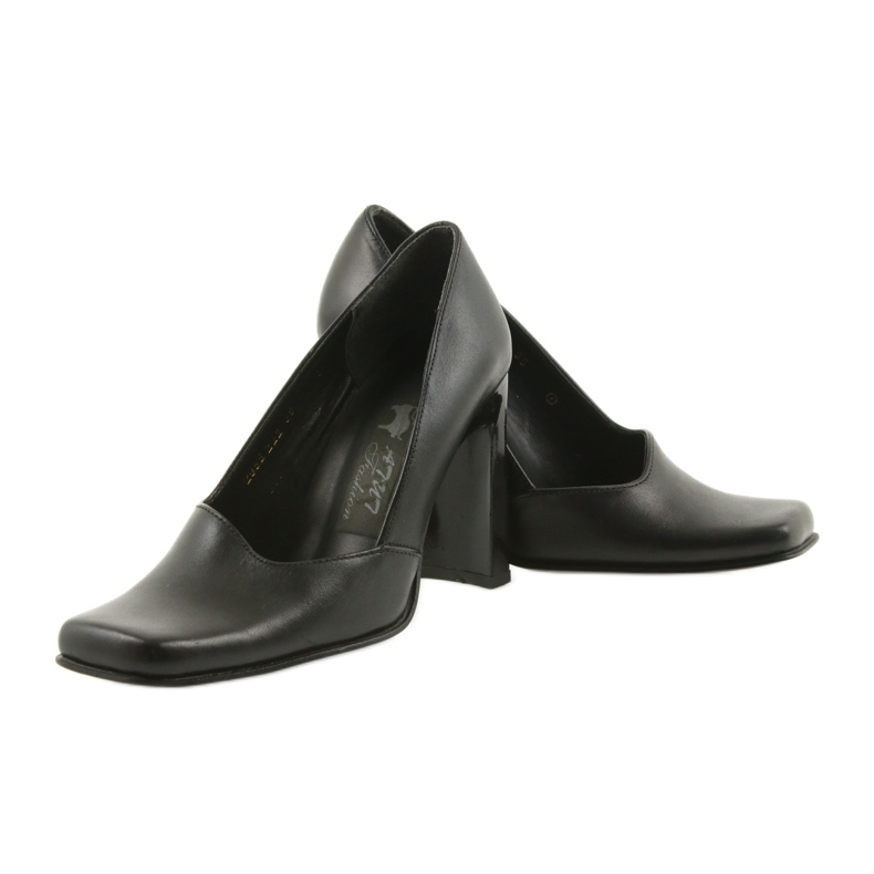 Nahkapumput Atut 988 musta 2