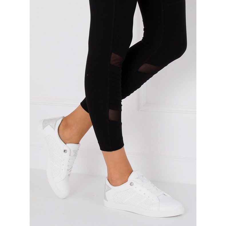 Valkoiset lenkkarit tähdellä A6213 VALKOINEN / HOPEA 1