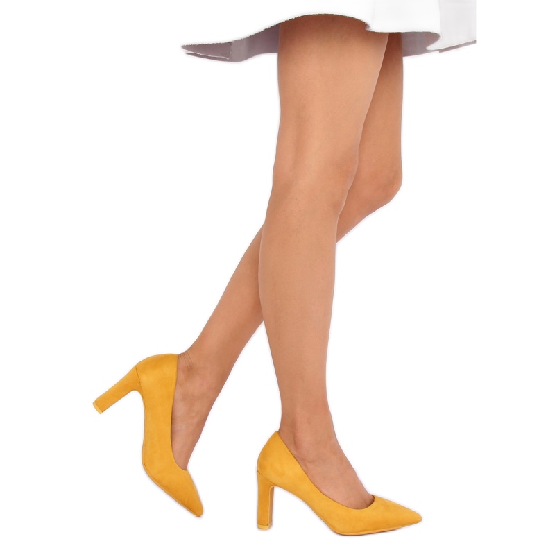 Pumput keltaisella pylväällä LE056P Keltainen 1