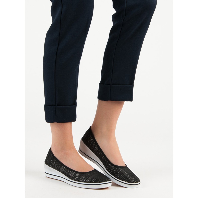 Comer Musta ballerina kiilassa 1