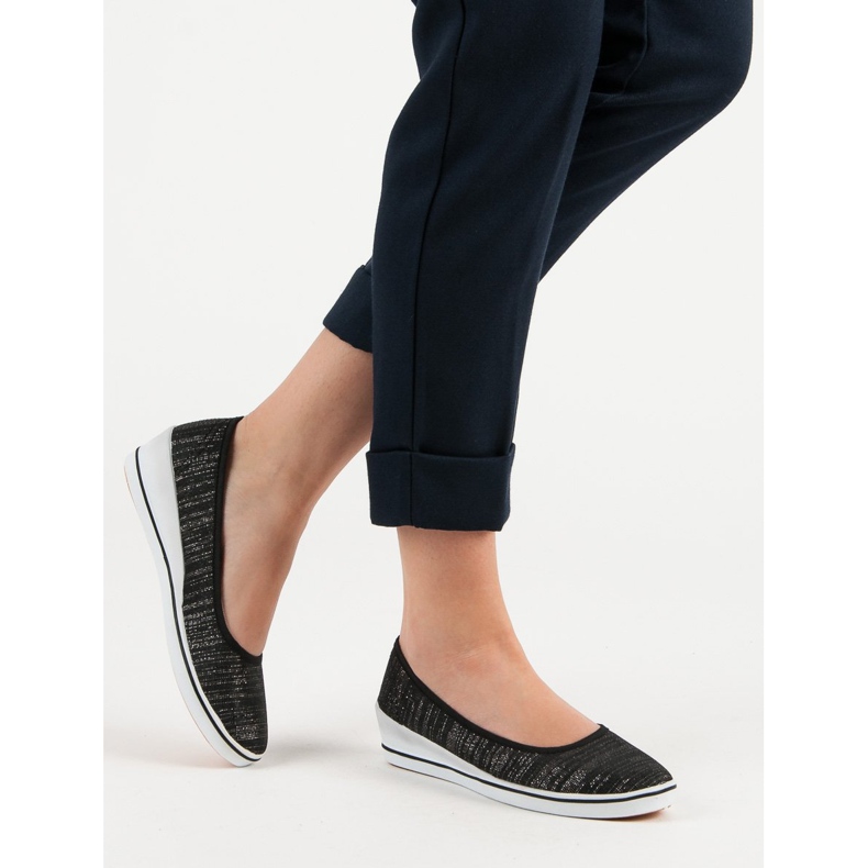 Comer Musta ballerina kiilassa 2