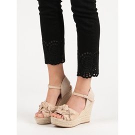 Top Shoes Beige sandaalit kukilla 2