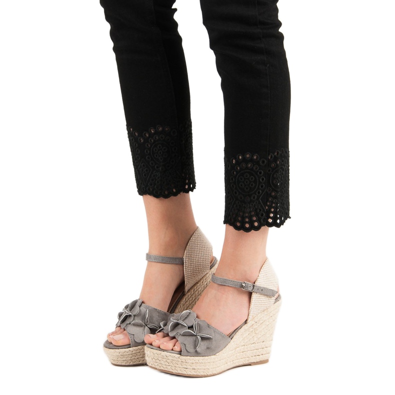 Top Shoes Harmaat sandaalit kukilla 2