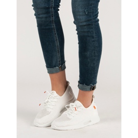 Ilmavat urheilukengät valkoinen 2