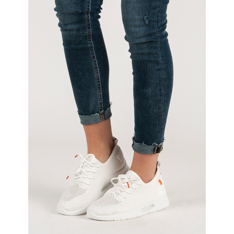 Ilmavat urheilukengät valkoinen 2