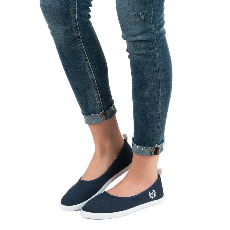 McKey Tummansininen tekstiilibaleriini 2