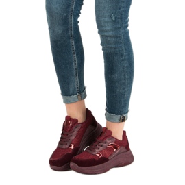 Viininpunaiset lenkkarit alustalla punainen 1