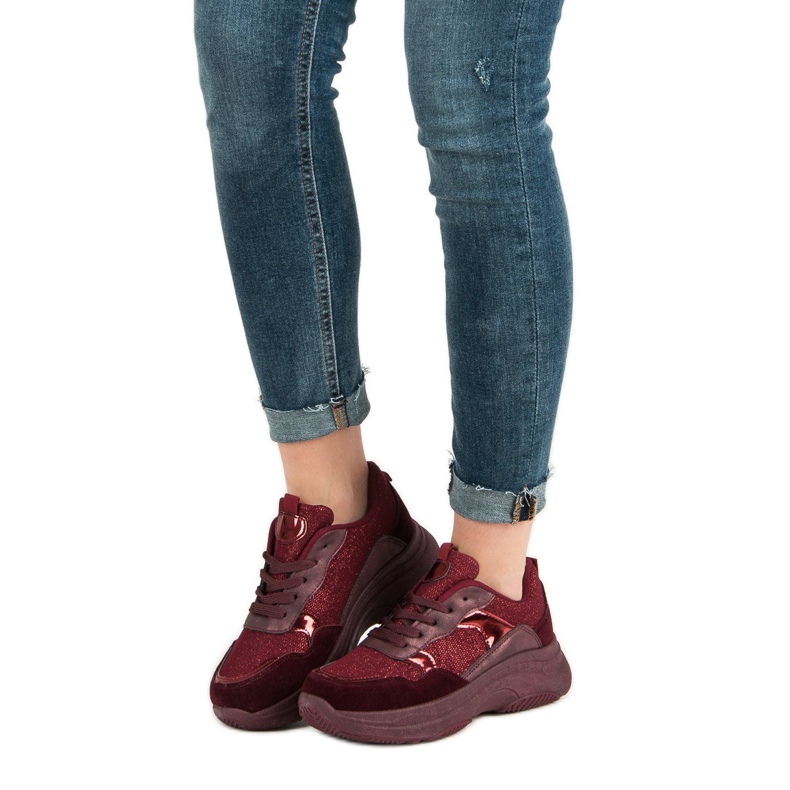 Viininpunaiset lenkkarit alustalla punainen 1