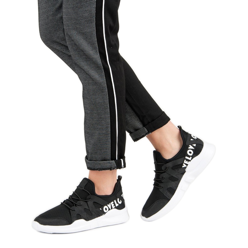 Mustat tekstiiliset urheilukengät 1