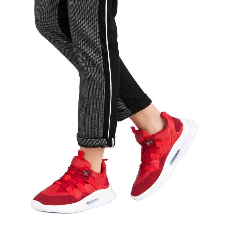 Vaaleanpunaiset lenkkarit punainen 2