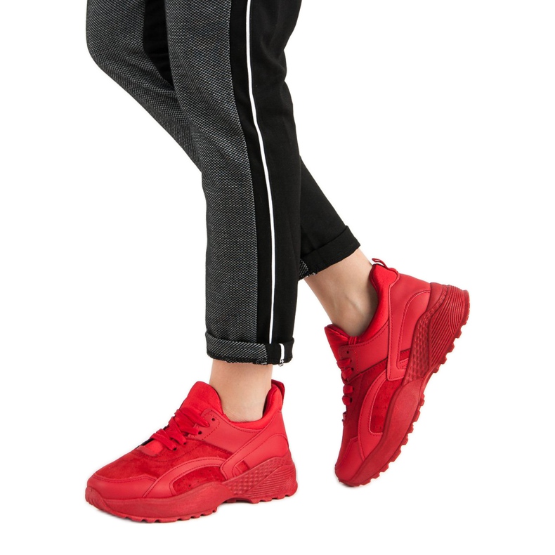 Small Swan Punaiset lenkkarit lavalla punainen 2