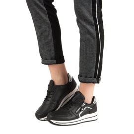 Mustat urheilukengät 1