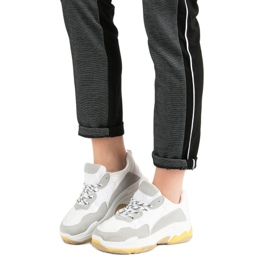 Small Swan Valkoiset lenkkarit lavalla valkoinen 1