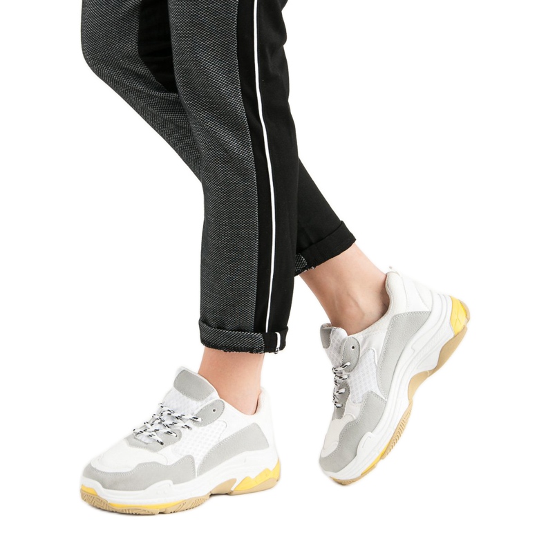 Small Swan Valkoiset lenkkarit lavalla valkoinen 2