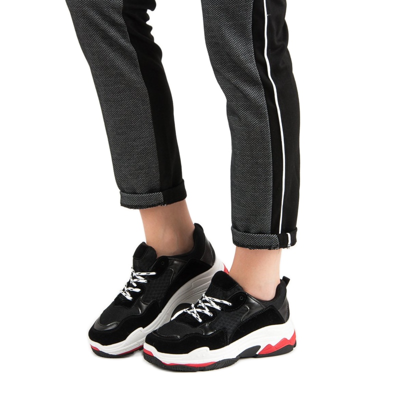 Small Swan Tennarit alustalla musta 1