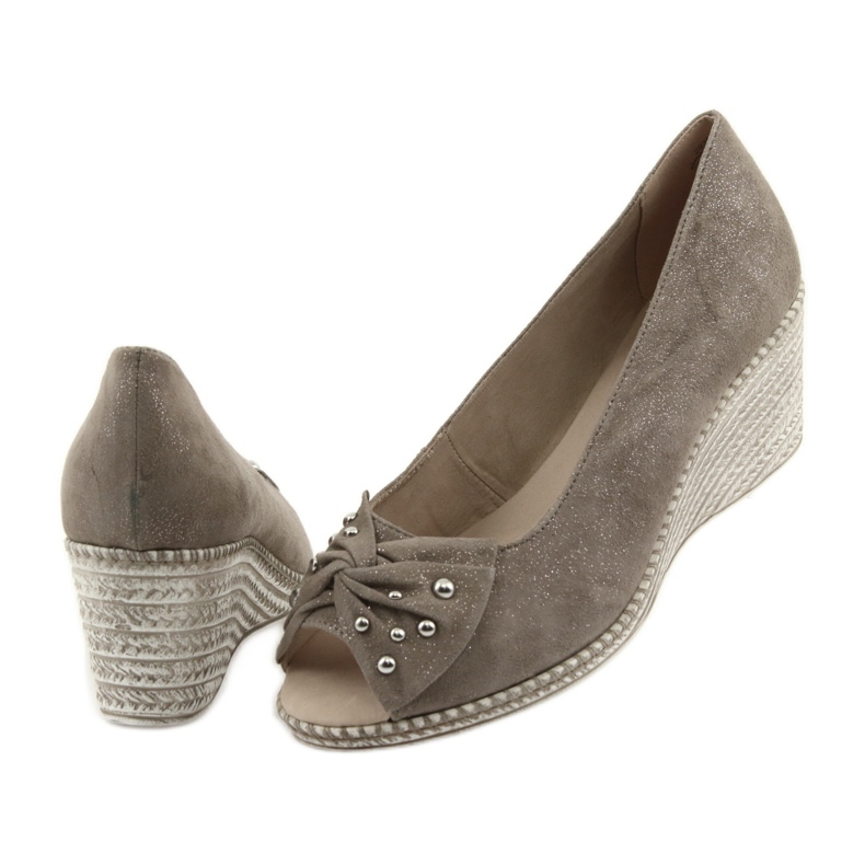 Naisten pumput kiilassa Caprice 29350 ruskea 4