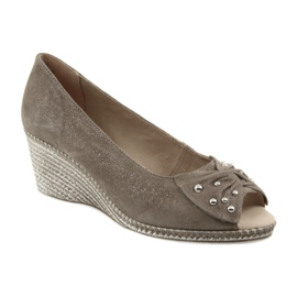 Naisten pumput kiilassa Caprice 29350 ruskea 1