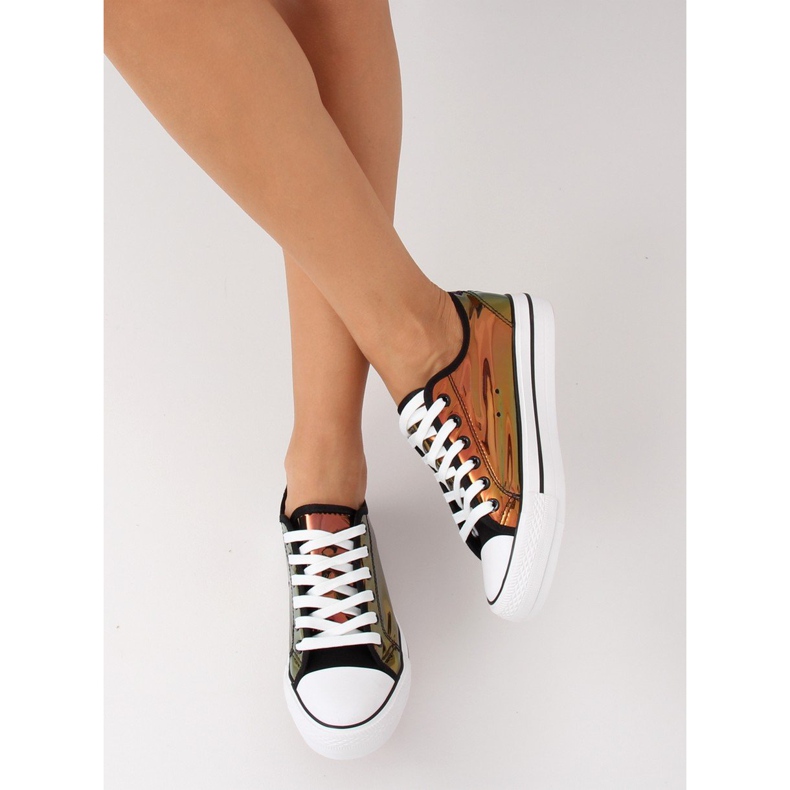 Mustat XL19P Mustat bensiinikengät 1