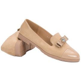 Herrat, joilla on lakattu nenä ruskea 2