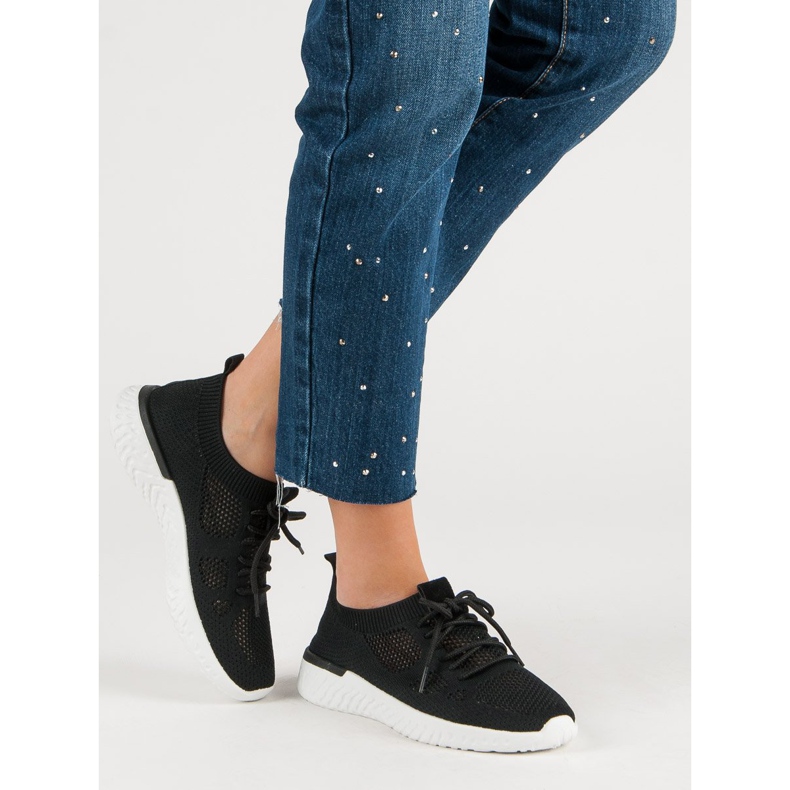 Ilmavat urheilukengät musta 1