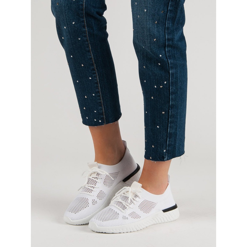 Ilmavat urheilukengät valkoinen 2