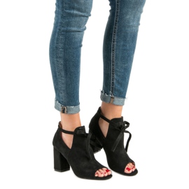 Vinceza Rakennetut sandaalit baarissa musta 1