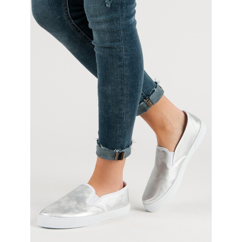 Hopeiset lippalakit harmaa 1