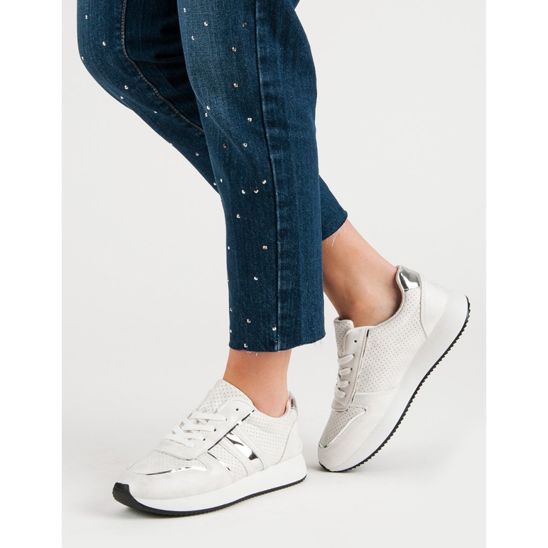 Mukavat valkoiset lenkkarit valkoinen 2