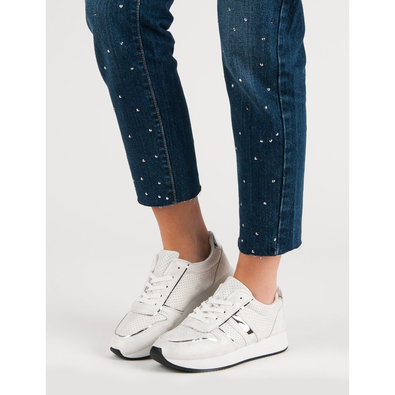 Mukavat valkoiset lenkkarit valkoinen 1