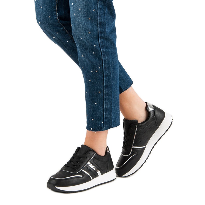 Mukavat mustat lenkkarit 2