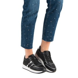 Mukavat mustat lenkkarit 1