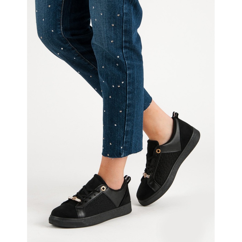 Mustat urheilukengät 2